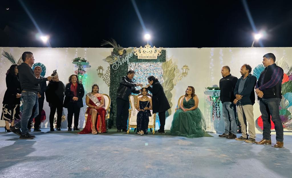Presidenta Municipal, Lic. Iliana Talamantes higuera inaugura fiestas de María Auxiliadora y corona a Angie como reina