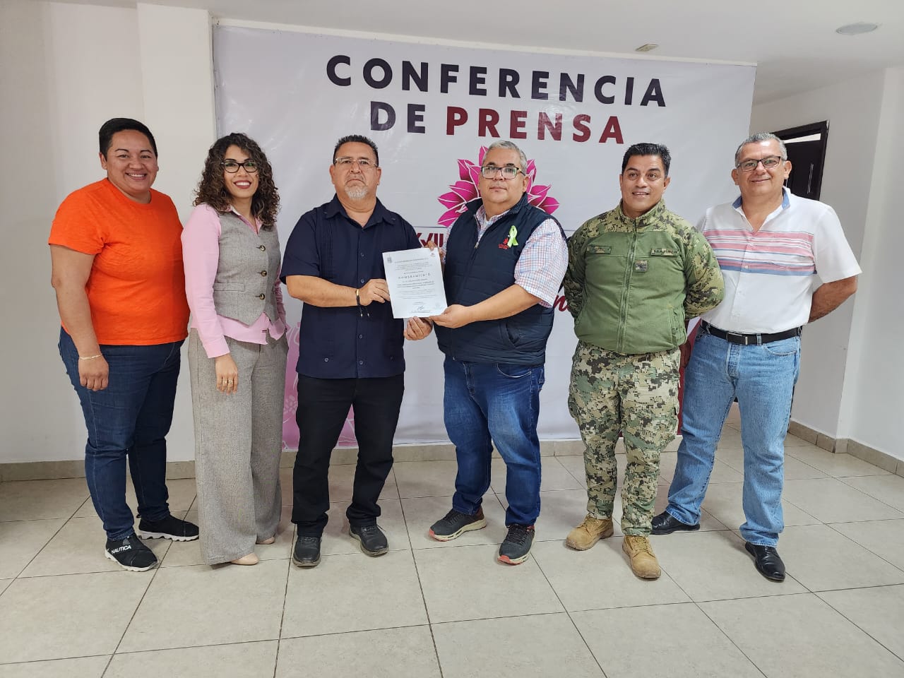 Secretario General, Lic. Julio Guzmán Cota entrega nombramiento a William Núñez como subdirector operativo de la Dirección de Seguridad Pública