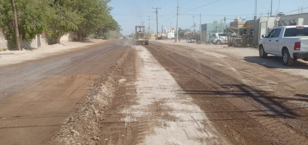 Ayuntamiento de Comondú trabaja en mantenimiento de calles en Cd. Insurgentes, Cd. Constitución y caminos rurales