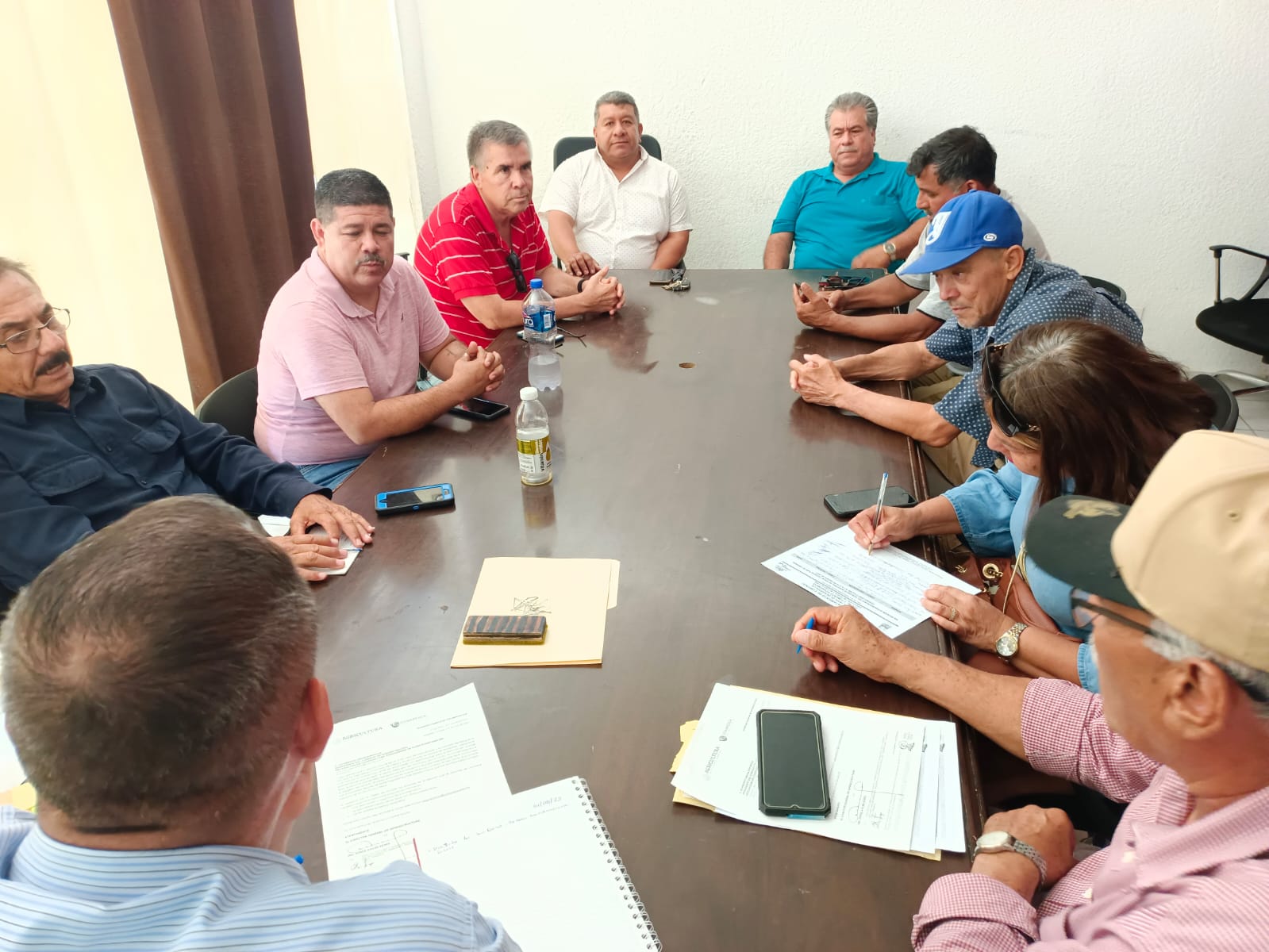 Ayuntamiento de Comondú analiza con FONMAR y pescadores solicitud de dragado y otros temas
